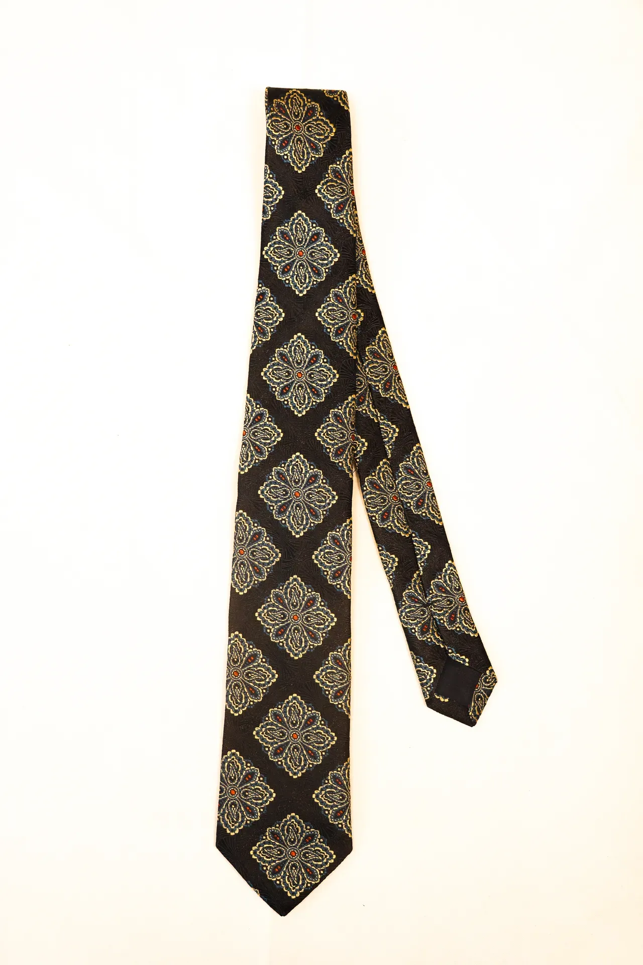 Tie 100% Silk Navy & Off White Flower Silk Tip