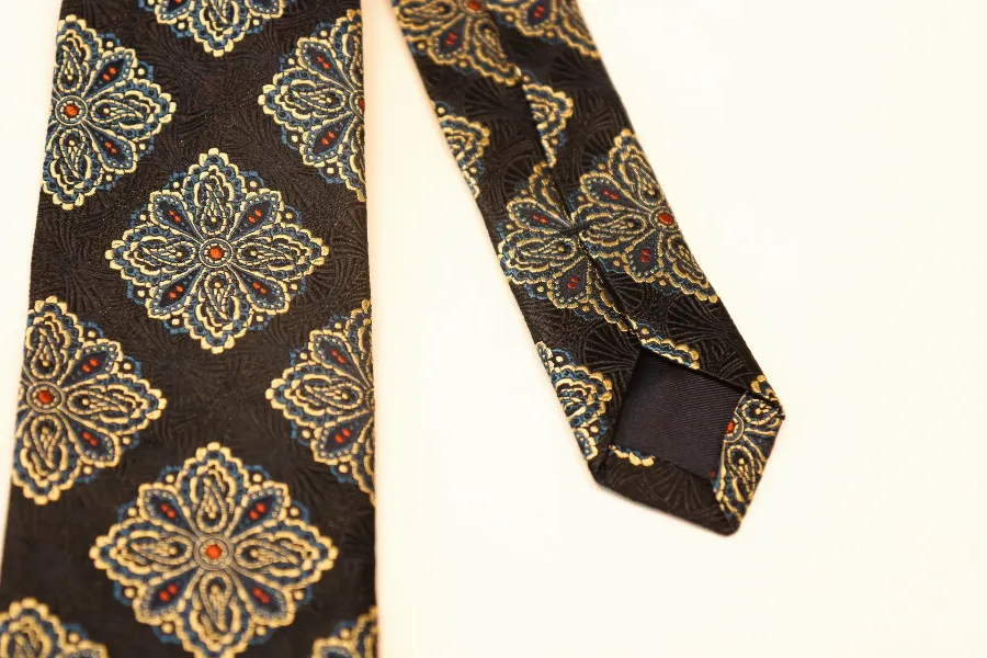 Tie 100% Silk Navy & Off White Flower Silk Tip