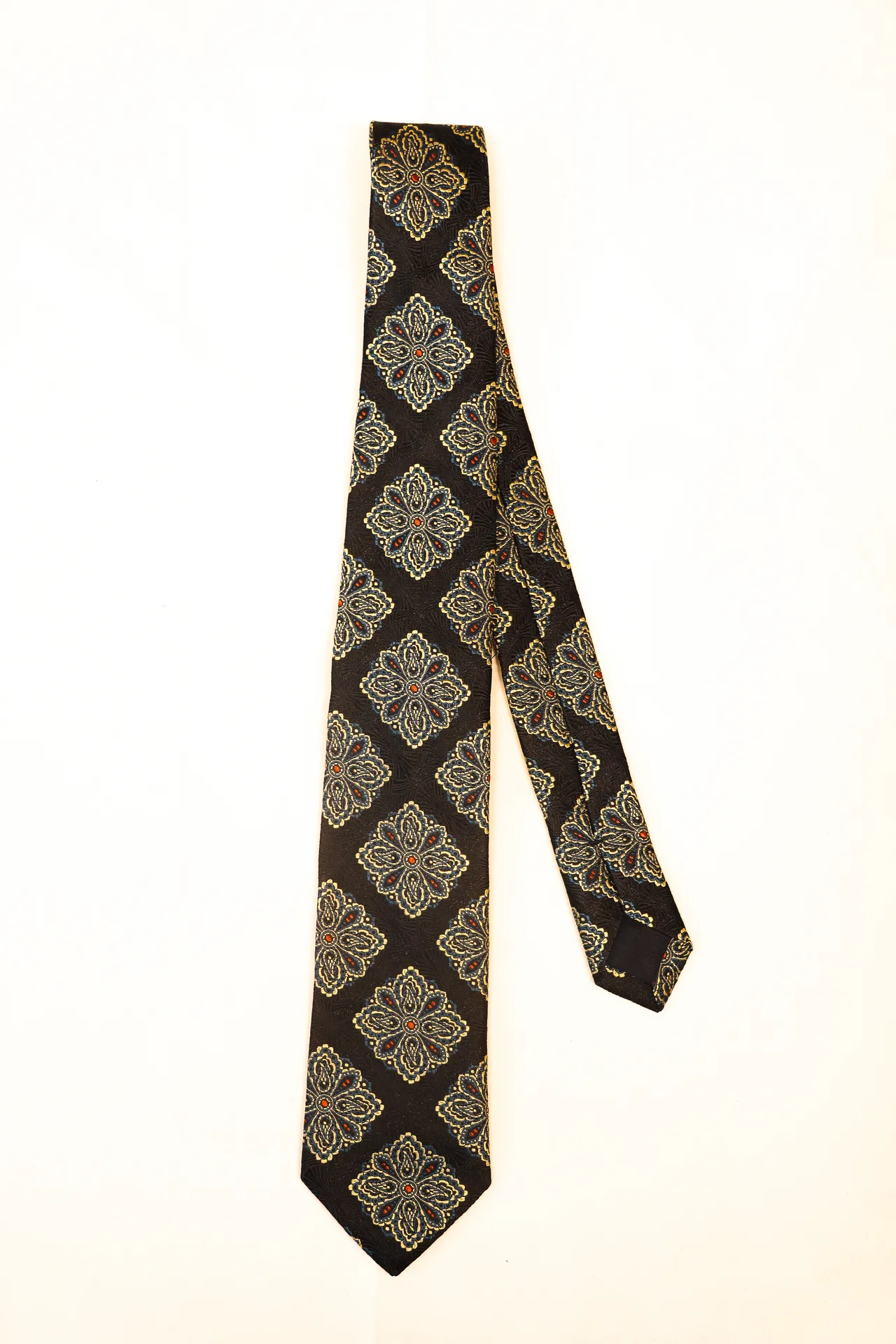 Tie 100% Silk Navy & Off White Flower Silk Tip