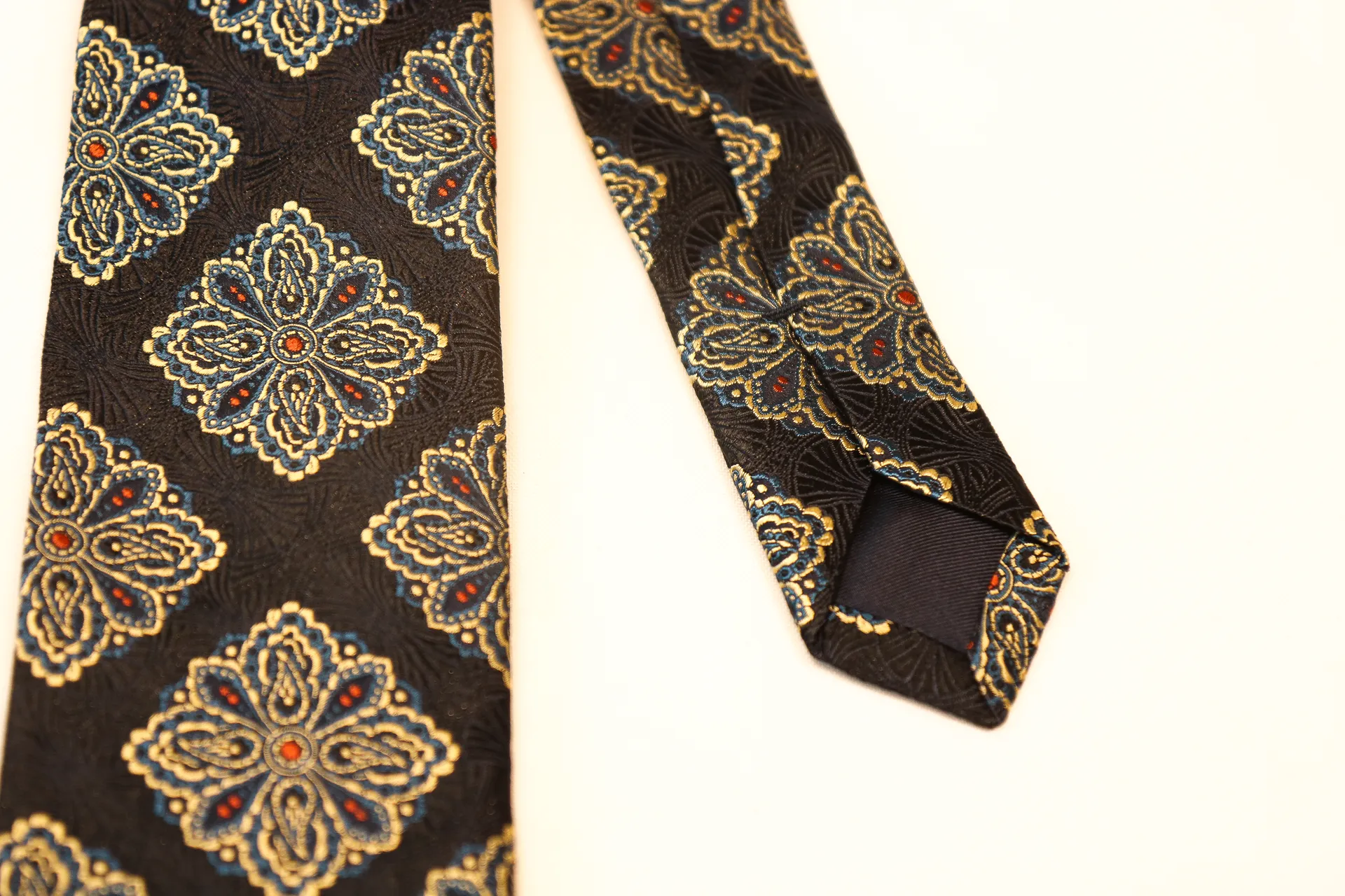 Tie 100% Silk Navy & Off White Flower Silk Tip