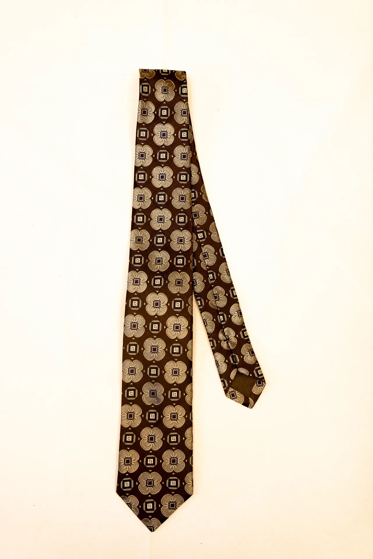 Tie 100% Silk Brown & Grey Flower Silk Tip