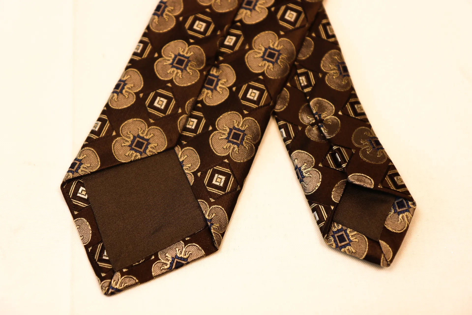 Tie 100% Silk Brown & Grey Flower Silk Tip