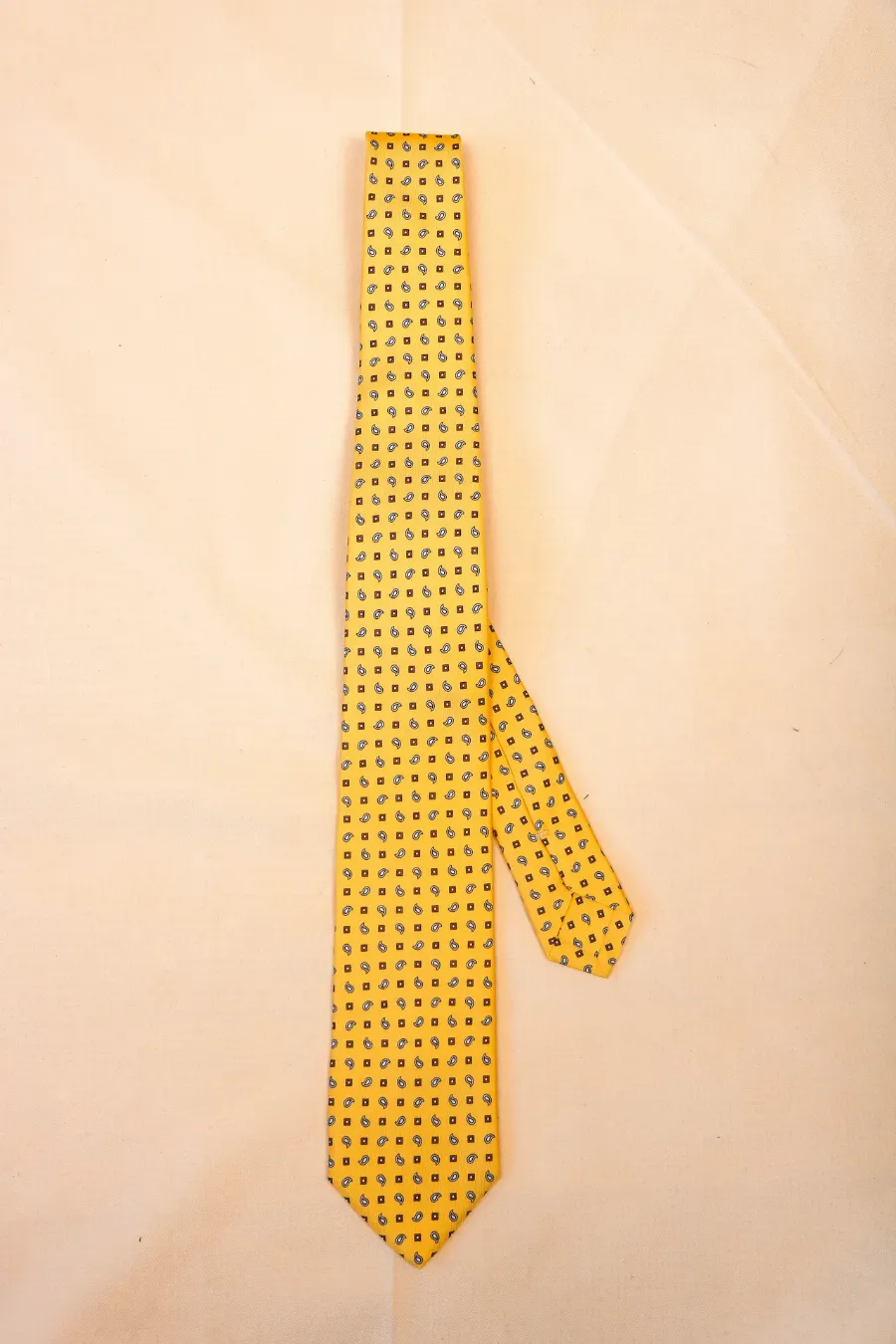 Tie100% Silk Twill Yellow & Print Self Tip