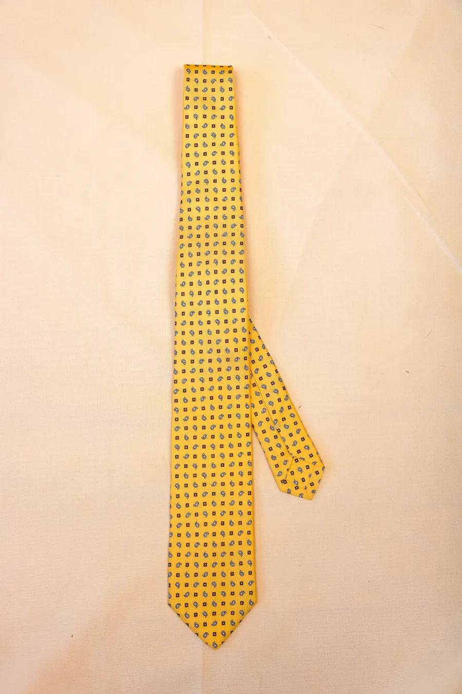 Tie100% Silk Twill Yellow & Print Self Tip
