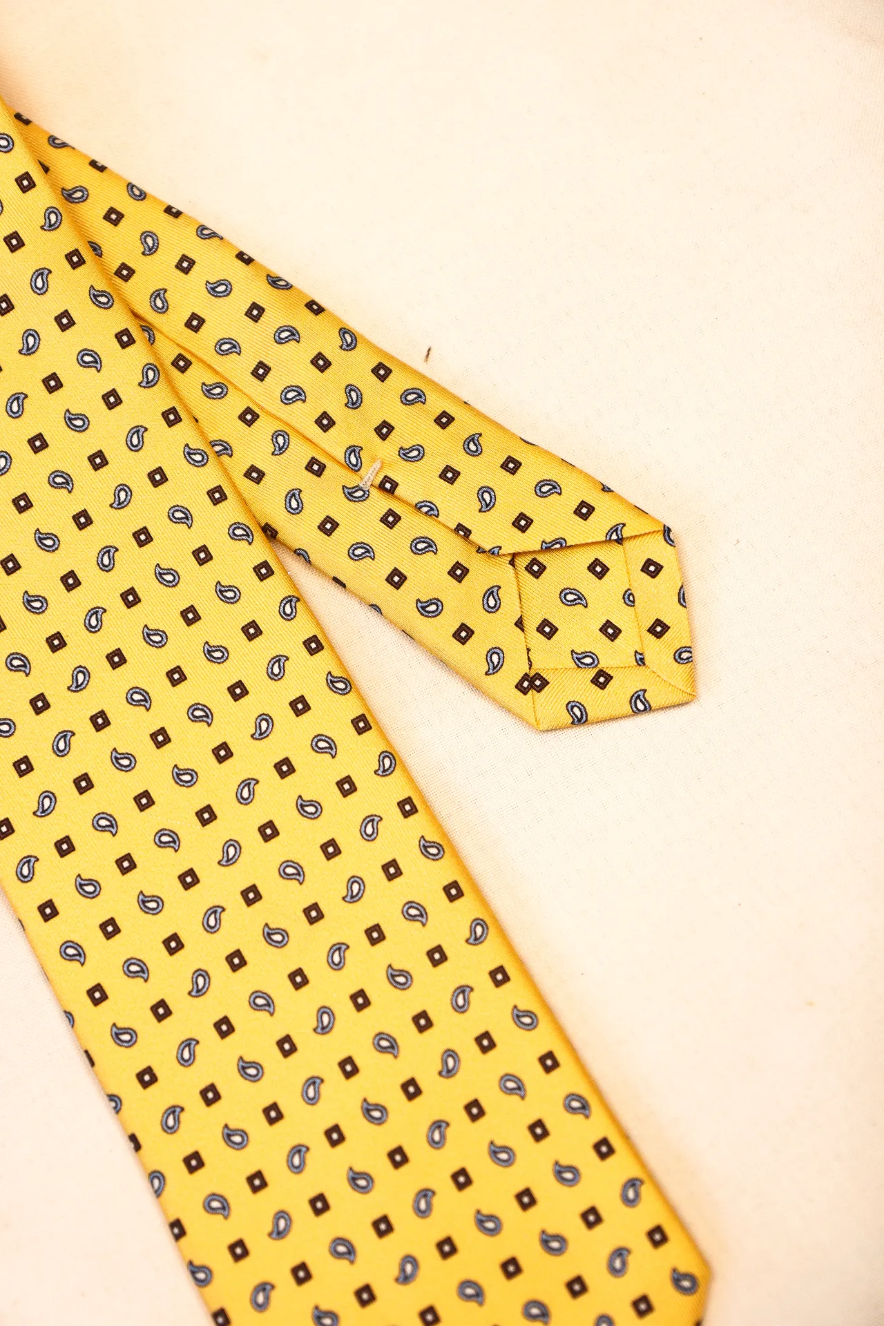 Tie100% Silk Twill Yellow & Print Self Tip