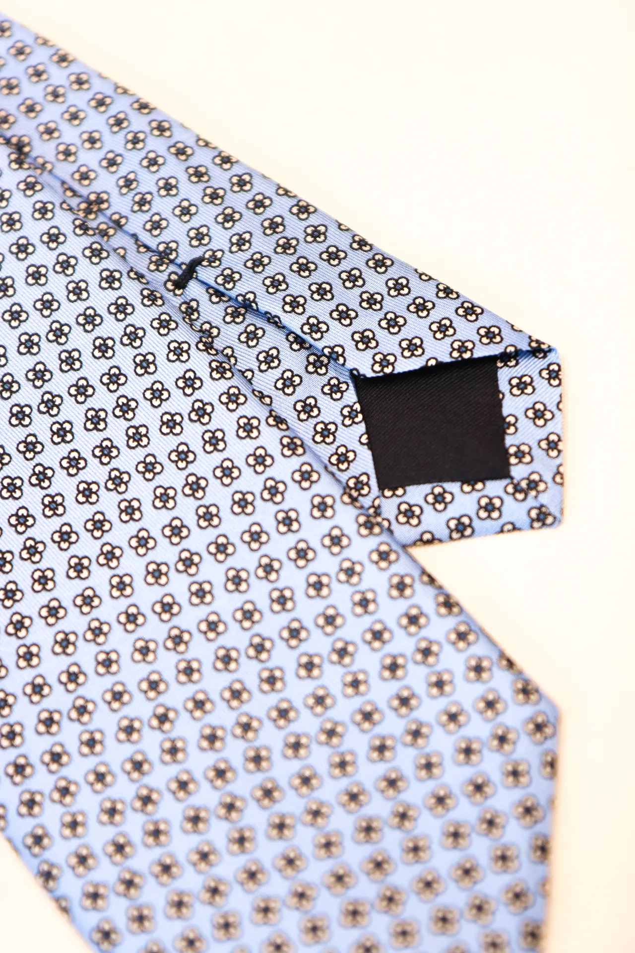 Tie 100% Silk Twill Blue & White Flower Silk Tip