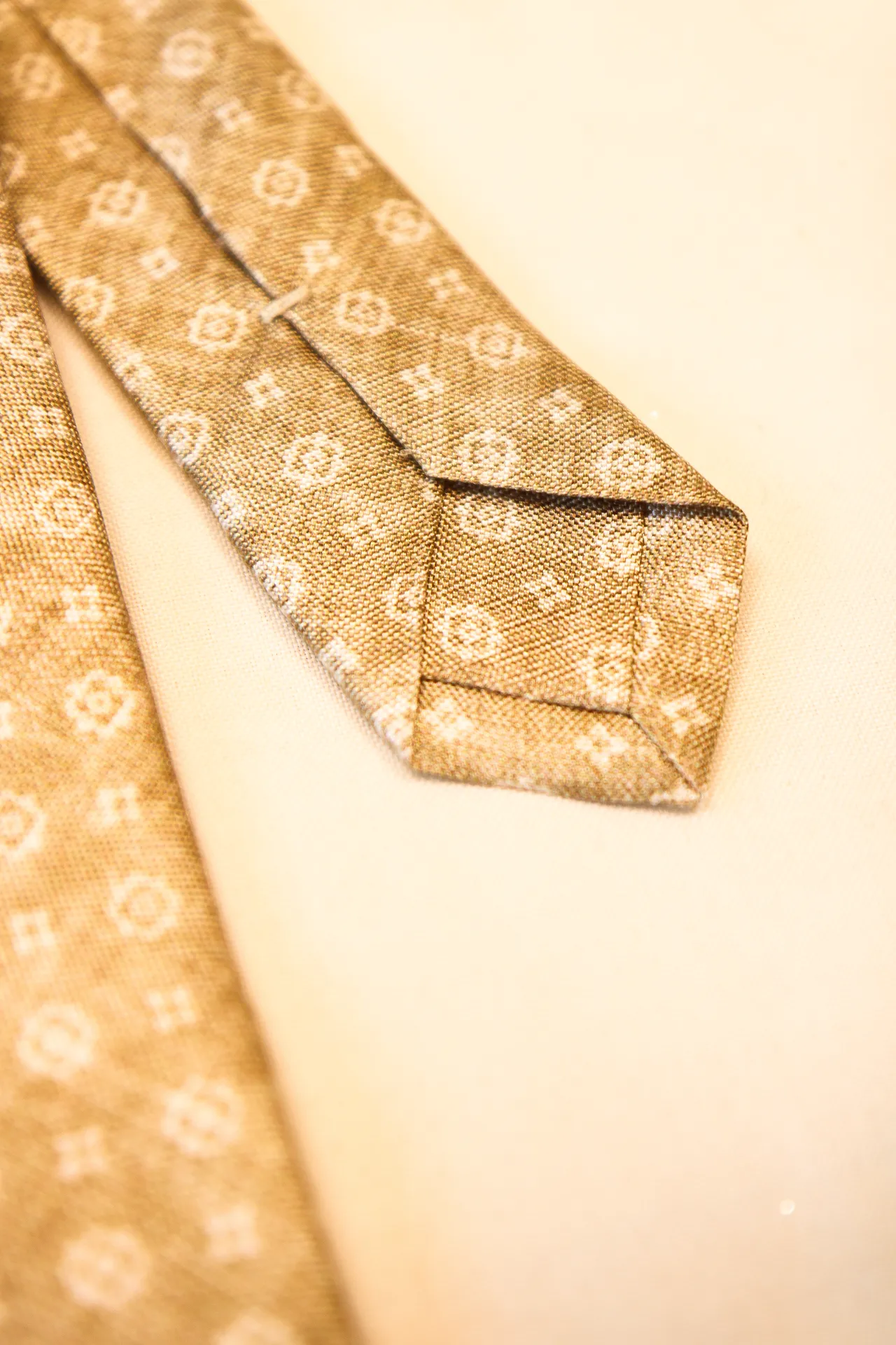 Tie 100% Silk Panama Beige White Flower Self Tip