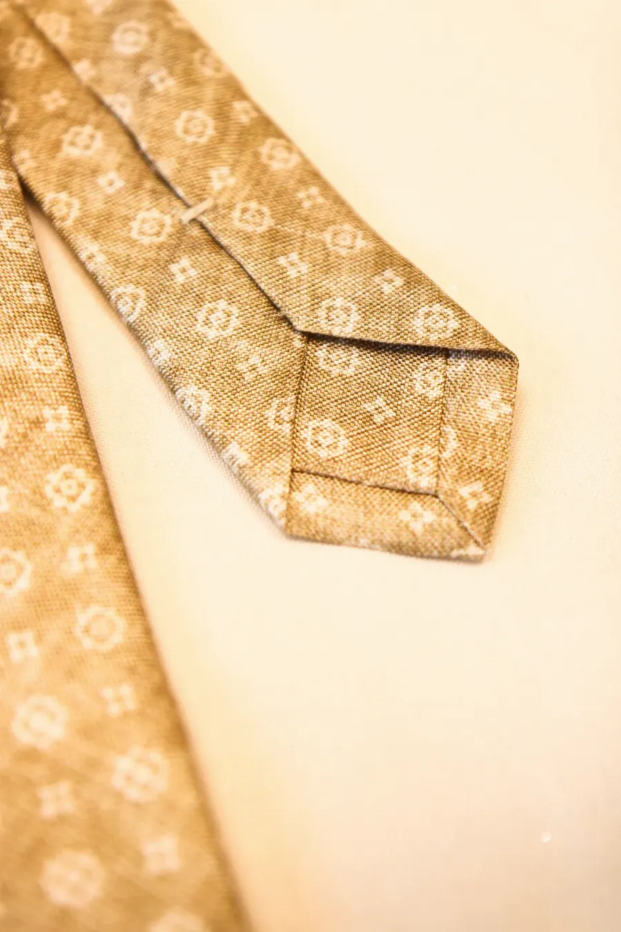 Tie 100% Silk Panama Beige White Flower Self Tip