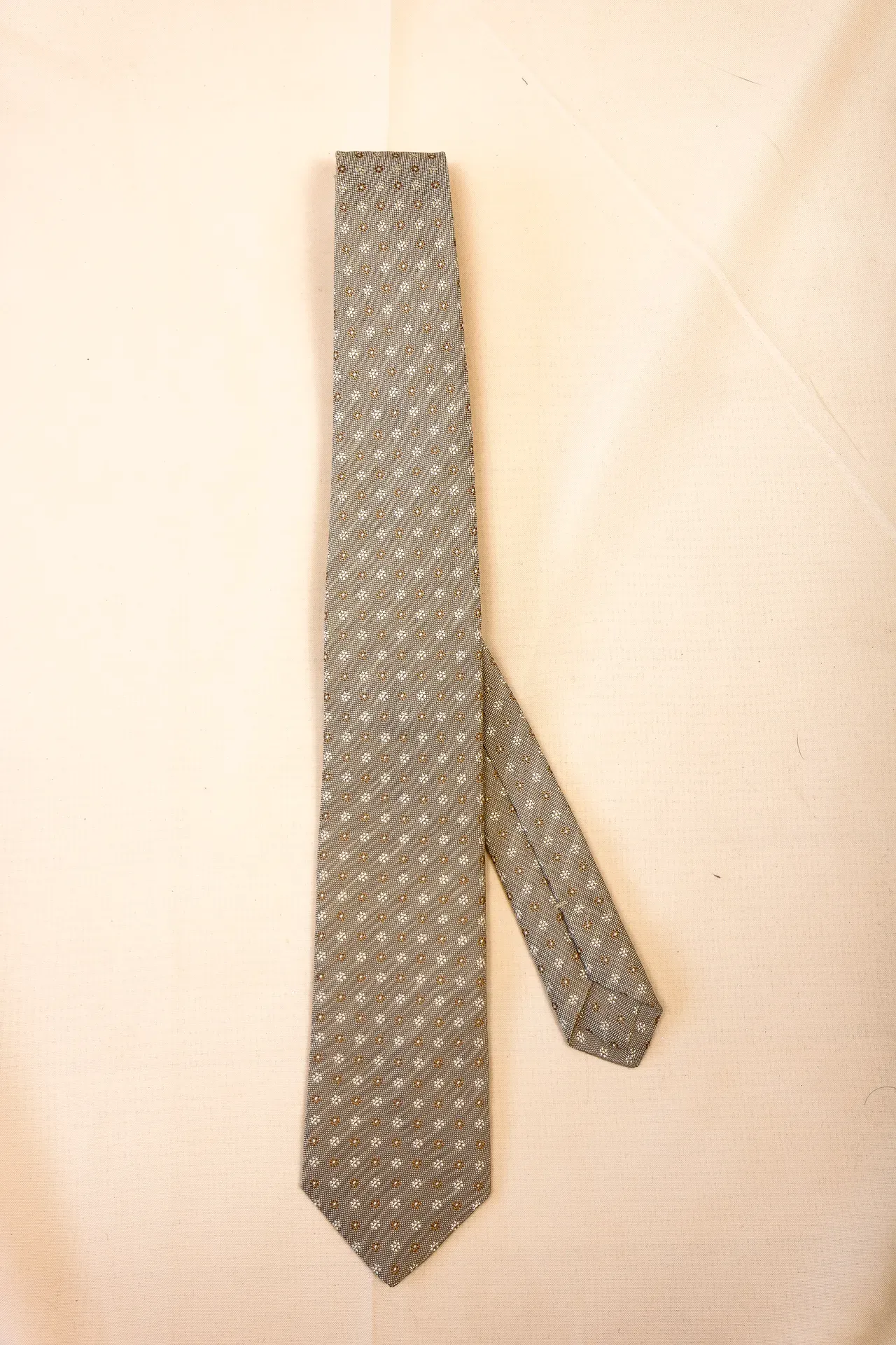 Tie 60% Linen 40% Silk Grey White Flower Self Tip