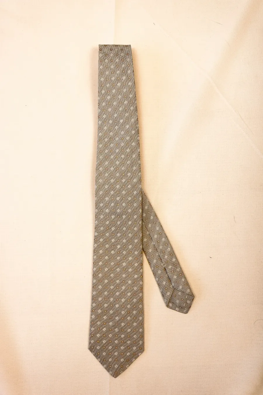 Tie 60% Linen 40% Silk Grey White Flower Self Tip