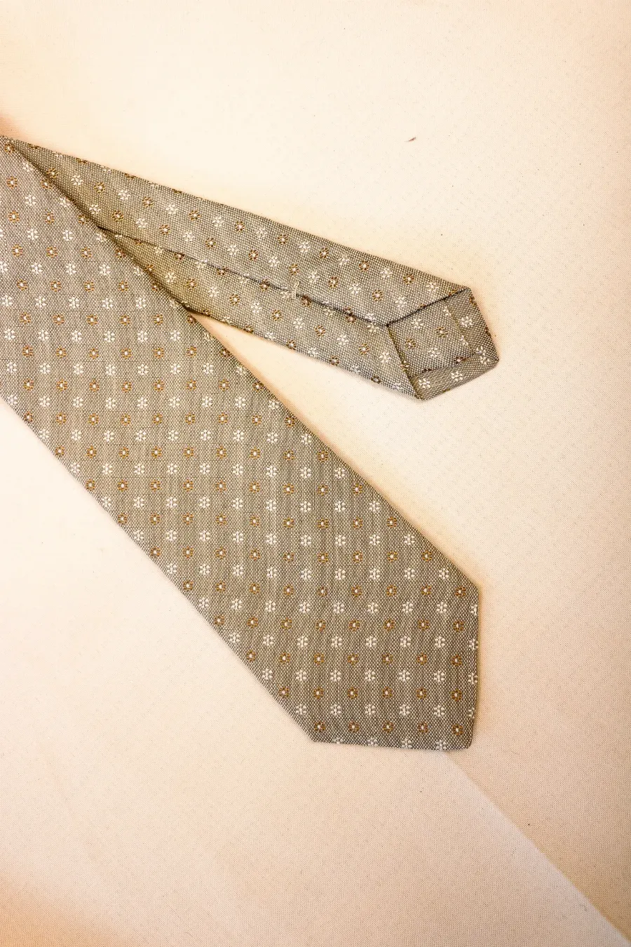 Tie 60% Linen 40% Silk Grey White Flower Self Tip