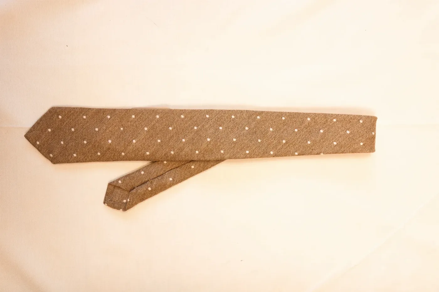 Tie 70% Cashmere 20% Wool 10% Silk Beige and White Dots self Tip