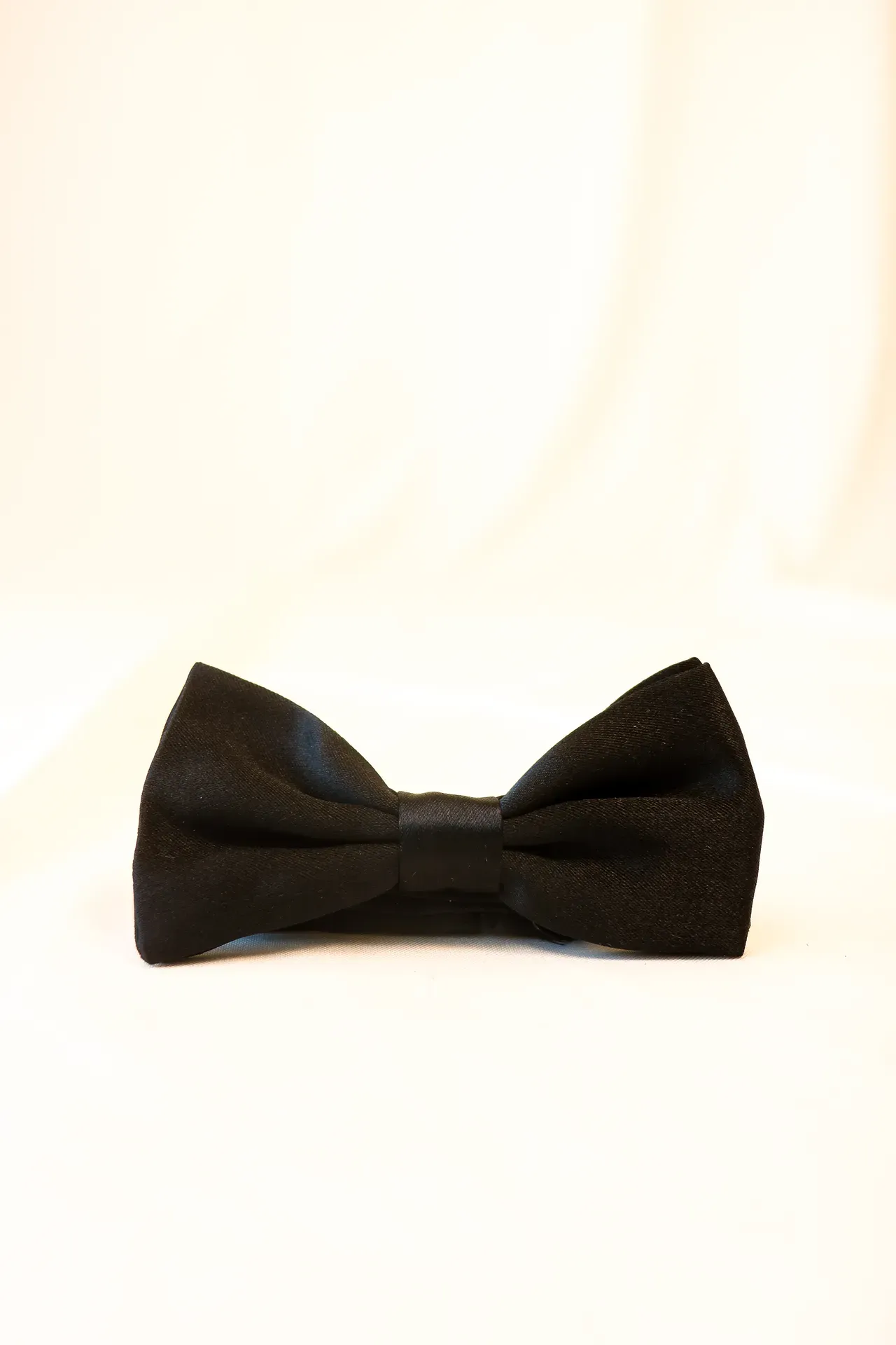 Bowtie 100% Silk Black Plain