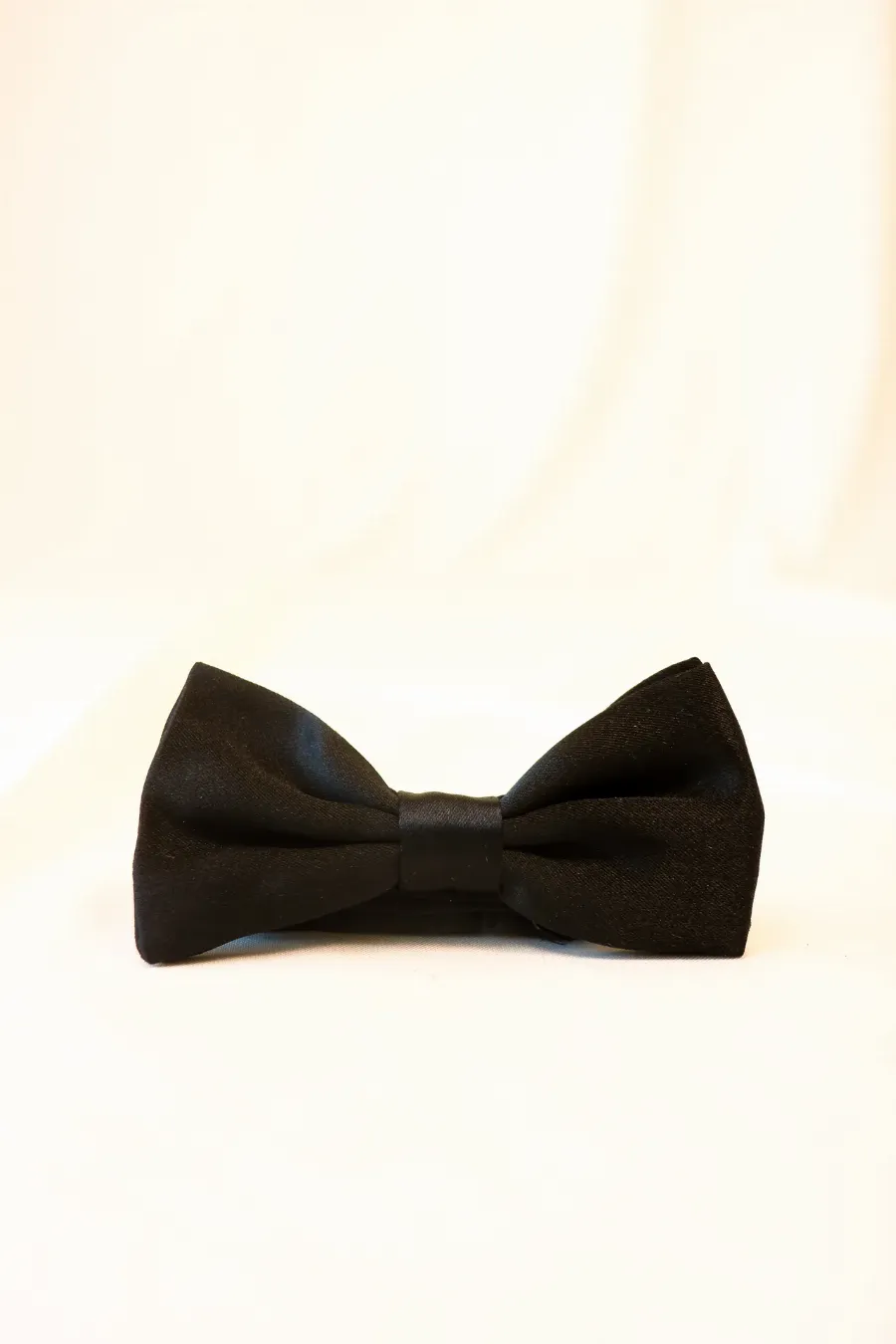 Bowtie 100% Silk Black Plain